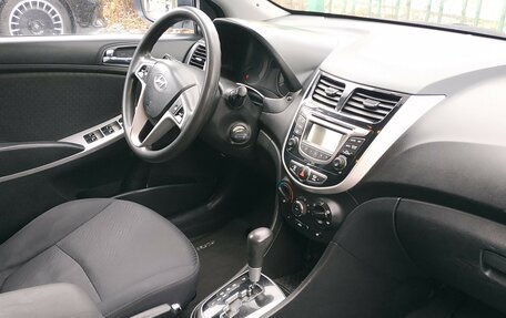 Hyundai Solaris II рестайлинг, 2013 год, 950 000 рублей, 10 фотография