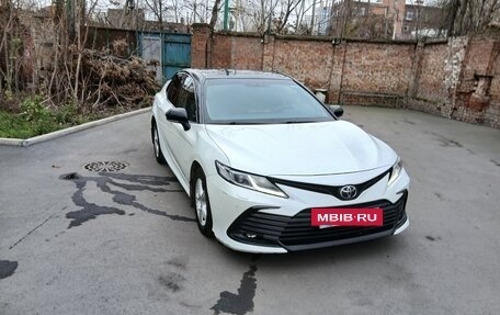 Toyota Camry, 2021 год, 2 100 000 рублей, 2 фотография