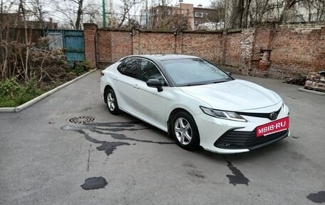 Toyota Camry, 2021 год, 2 100 000 рублей, 3 фотография
