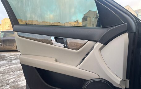 Mercedes-Benz C-Класс, 2009 год, 1 200 000 рублей, 6 фотография