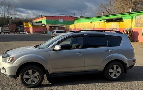 Mitsubishi Outlander III рестайлинг 3, 2011 год, 1 050 000 рублей, 2 фотография