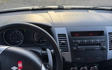 Mitsubishi Outlander III рестайлинг 3, 2011 год, 1 050 000 рублей, 5 фотография