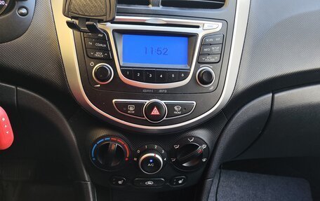 Hyundai Solaris II рестайлинг, 2013 год, 800 000 рублей, 10 фотография