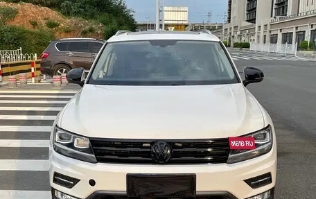 Volkswagen Tiguan II, 2019 год, 1 790 111 рублей, 2 фотография