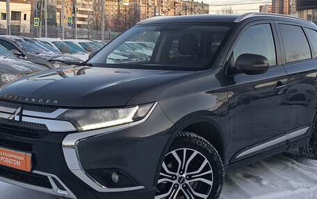 Mitsubishi Outlander III рестайлинг 3, 2019 год, 1 850 000 рублей, 1 фотография