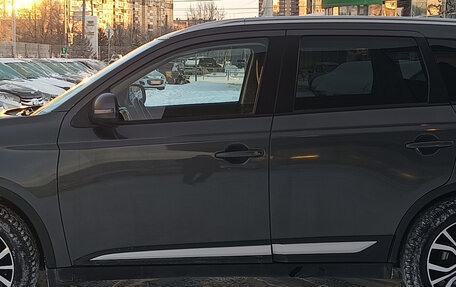 Mitsubishi Outlander III рестайлинг 3, 2019 год, 1 850 000 рублей, 6 фотография