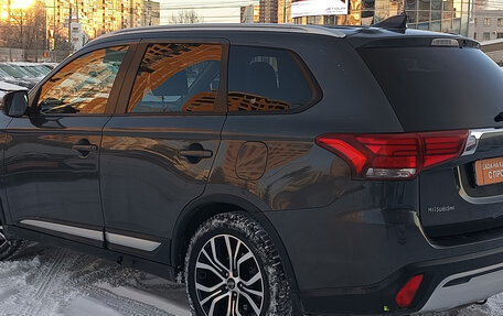 Mitsubishi Outlander III рестайлинг 3, 2019 год, 1 850 000 рублей, 5 фотография