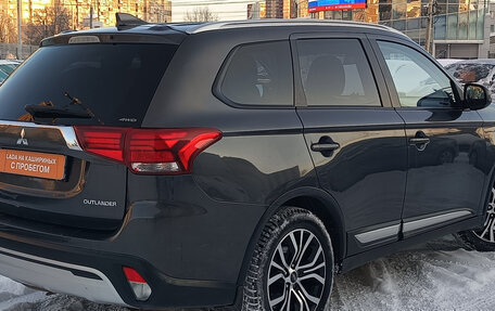 Mitsubishi Outlander III рестайлинг 3, 2019 год, 1 850 000 рублей, 4 фотография