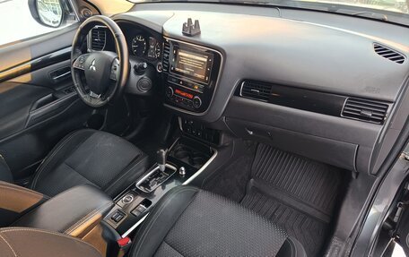 Mitsubishi Outlander III рестайлинг 3, 2019 год, 1 850 000 рублей, 8 фотография