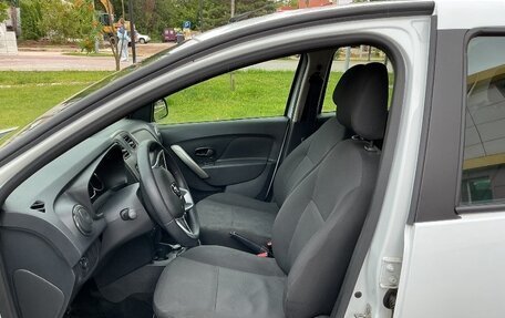 Renault Logan II, 2019 год, 1 090 000 рублей, 5 фотография