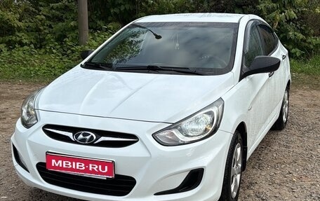 Hyundai Solaris II рестайлинг, 2012 год, 715 000 рублей, 1 фотография