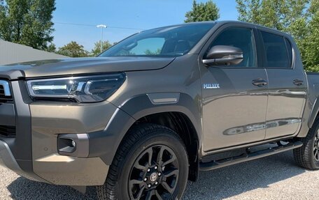 Toyota Hilux VIII, 2025 год, 9 990 000 рублей, 2 фотография