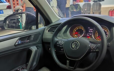 Volkswagen Tiguan II, 2021 год, 2 200 000 рублей, 4 фотография