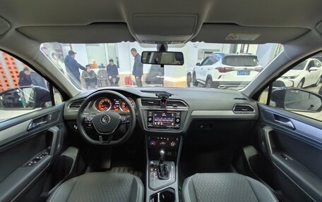 Volkswagen Tiguan II, 2021 год, 2 200 000 рублей, 5 фотография