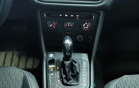 Volkswagen Tiguan II, 2021 год, 2 200 000 рублей, 9 фотография