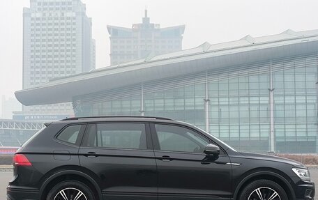 Volkswagen Tiguan II, 2021 год, 2 200 000 рублей, 18 фотография