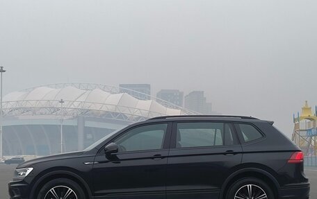 Volkswagen Tiguan II, 2021 год, 2 200 000 рублей, 16 фотография