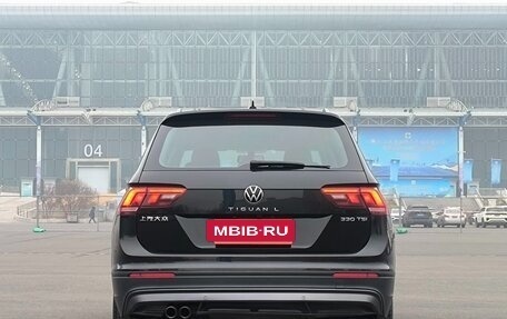 Volkswagen Tiguan II, 2021 год, 2 200 000 рублей, 17 фотография