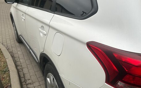 Mitsubishi Outlander III рестайлинг 3, 2015 год, 1 700 000 рублей, 3 фотография