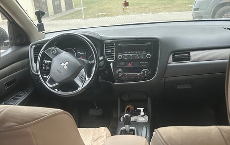 Mitsubishi Outlander III рестайлинг 3, 2015 год, 1 700 000 рублей, 2 фотография