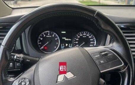 Mitsubishi Outlander III рестайлинг 3, 2015 год, 1 700 000 рублей, 5 фотография