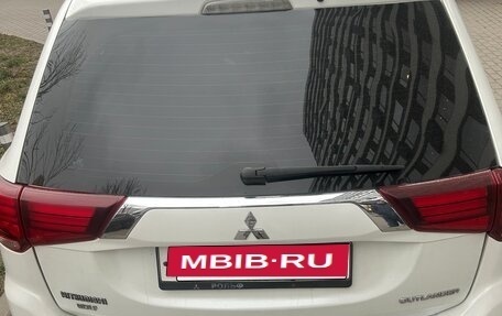Mitsubishi Outlander III рестайлинг 3, 2015 год, 1 700 000 рублей, 4 фотография