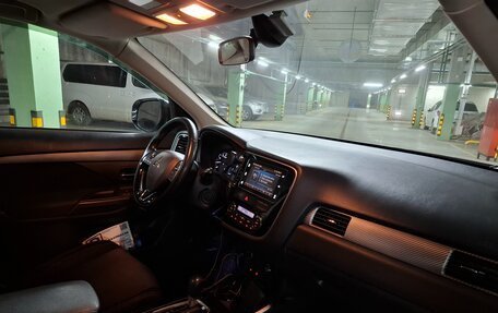 Mitsubishi Outlander III рестайлинг 3, 2018 год, 1 850 000 рублей, 6 фотография