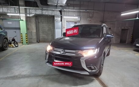 Mitsubishi Outlander III рестайлинг 3, 2018 год, 1 850 000 рублей, 2 фотография