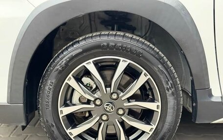 Toyota Yaris XP150 рестайлинг, 2022 год, 1 310 000 рублей, 12 фотография