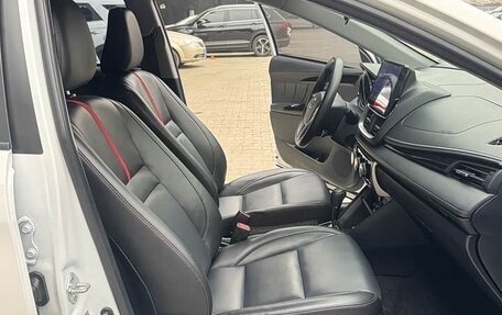 Toyota Yaris XP150 рестайлинг, 2022 год, 1 310 000 рублей, 25 фотография