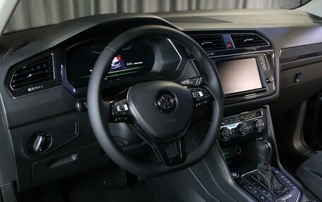 Volkswagen Tiguan II, 2017 год, 2 049 000 рублей, 10 фотография