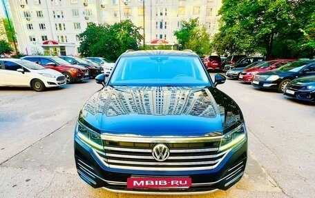 Volkswagen Touareg III, 2019 год, 4 225 000 рублей, 2 фотография