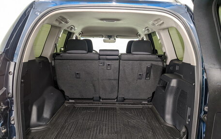 Toyota Land Cruiser Prado 150 рестайлинг 2, 2021 год, 6 400 000 рублей, 10 фотография
