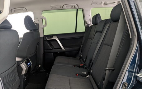 Toyota Land Cruiser Prado 150 рестайлинг 2, 2021 год, 6 400 000 рублей, 12 фотография