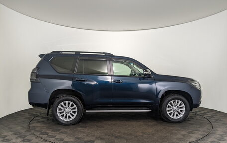 Toyota Land Cruiser Prado 150 рестайлинг 2, 2021 год, 6 400 000 рублей, 4 фотография