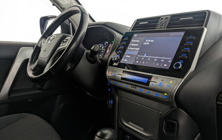 Toyota Land Cruiser Prado 150 рестайлинг 2, 2021 год, 6 400 000 рублей, 16 фотография