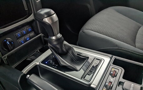 Toyota Land Cruiser Prado 150 рестайлинг 2, 2021 год, 6 400 000 рублей, 28 фотография