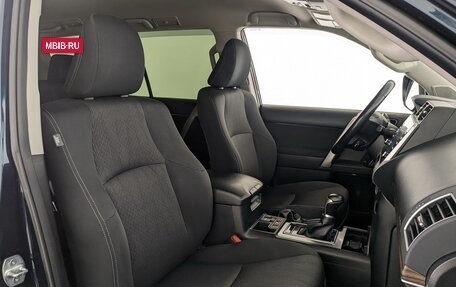 Toyota Land Cruiser Prado 150 рестайлинг 2, 2021 год, 6 400 000 рублей, 25 фотография