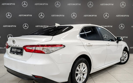 Toyota Camry, 2019 год, 1 850 000 рублей, 5 фотография