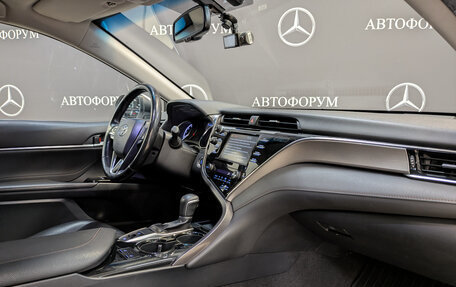 Toyota Camry, 2019 год, 1 850 000 рублей, 10 фотография