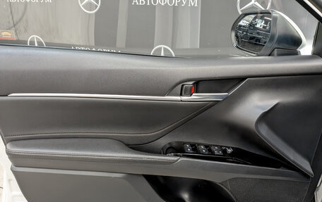 Toyota Camry, 2019 год, 1 850 000 рублей, 18 фотография