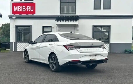 Hyundai Elantra, 2022 год, 1 550 000 рублей, 2 фотография