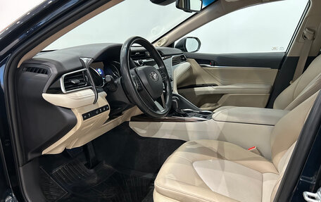 Toyota Camry, 2019 год, 2 999 000 рублей, 15 фотография