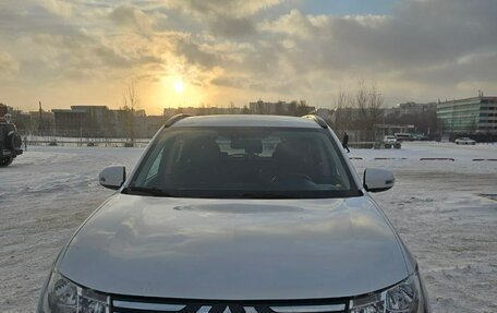 Mitsubishi Outlander III рестайлинг 3, 2012 год, 1 290 000 рублей, 2 фотография