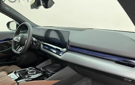 BMW 5 серия, 2025 год, 9 870 000 рублей, 14 фотография