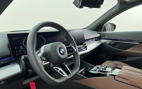 BMW 5 серия, 2025 год, 9 870 000 рублей, 10 фотография