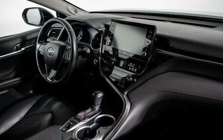 Toyota Camry, 2021 год, 4 100 000 рублей, 10 фотография