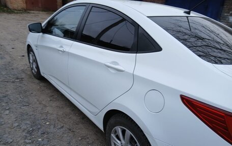 Hyundai Solaris II рестайлинг, 2015 год, 900 000 рублей, 2 фотография