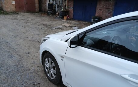 Hyundai Solaris II рестайлинг, 2015 год, 900 000 рублей, 4 фотография