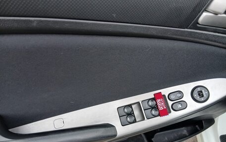 Hyundai Solaris II рестайлинг, 2015 год, 900 000 рублей, 11 фотография